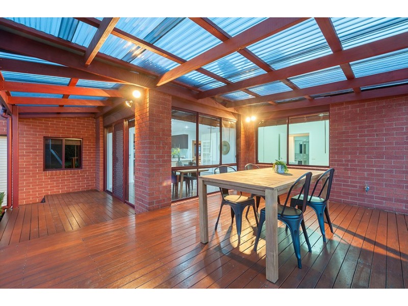 16 Burniston Avenue, Craigieburn VIC 3064