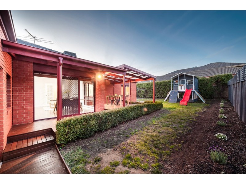 16 Burniston Avenue, Craigieburn VIC 3064