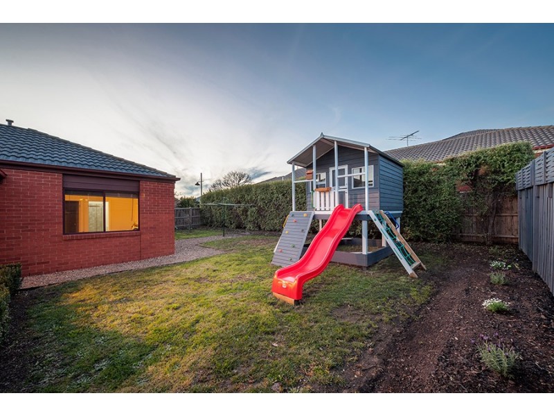 16 Burniston Avenue, Craigieburn VIC 3064