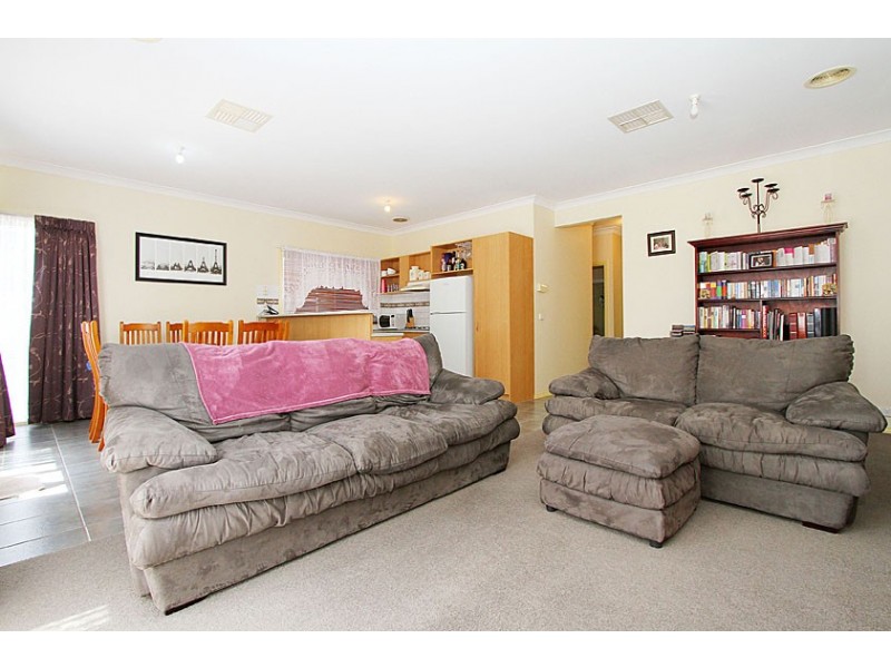 8 Brookedge Court, Craigieburn VIC 3064