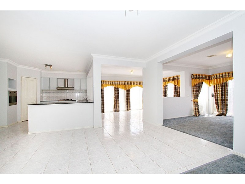 4 Rio Grande Drive, Roxburgh Park VIC 3064