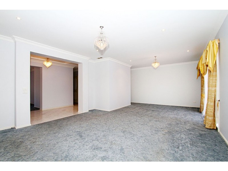 4 Rio Grande Drive, Roxburgh Park VIC 3064