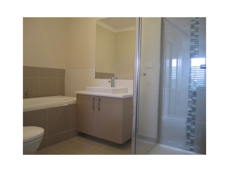 Unit 10 Kirstead Grove, Craigieburn VIC 3064