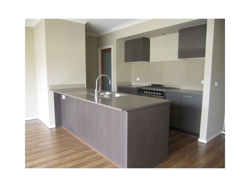 49 Moor Park Drive, Craigieburn VIC 3064