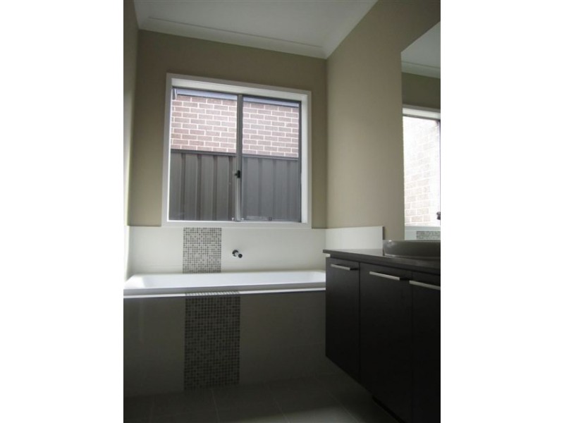 49 Moor Park Drive, Craigieburn VIC 3064