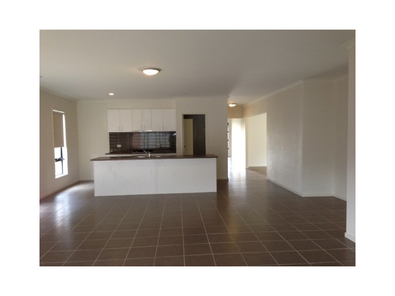 5 Glenbrae Street, Craigieburn VIC 3064