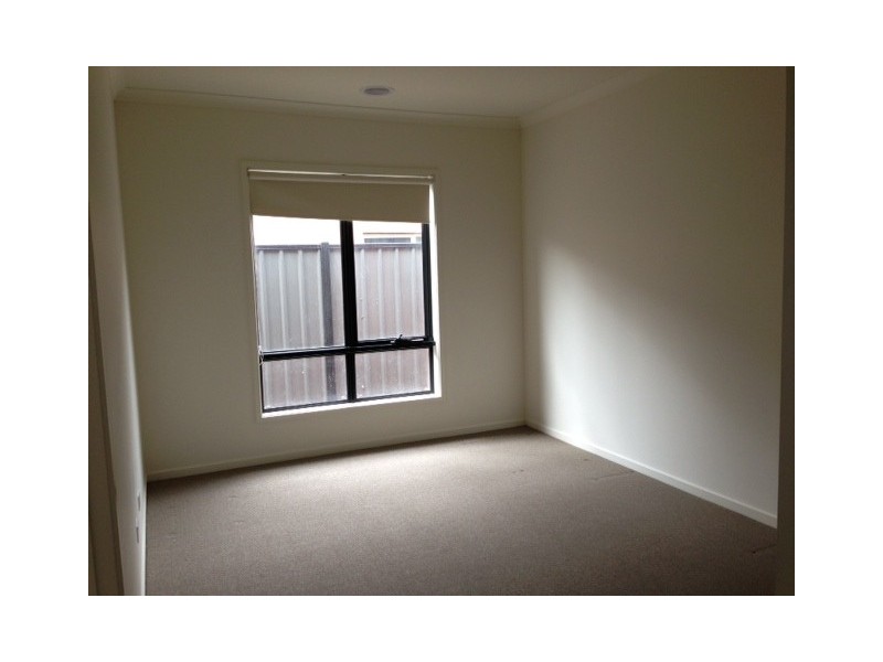 5 Glenbrae Street, Craigieburn VIC 3064
