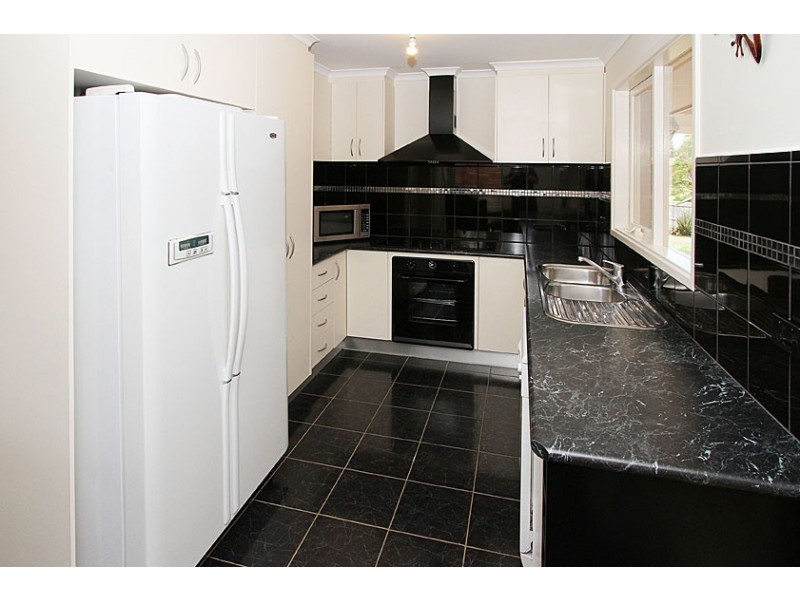 32 Axminster Drive, Craigieburn VIC 3064