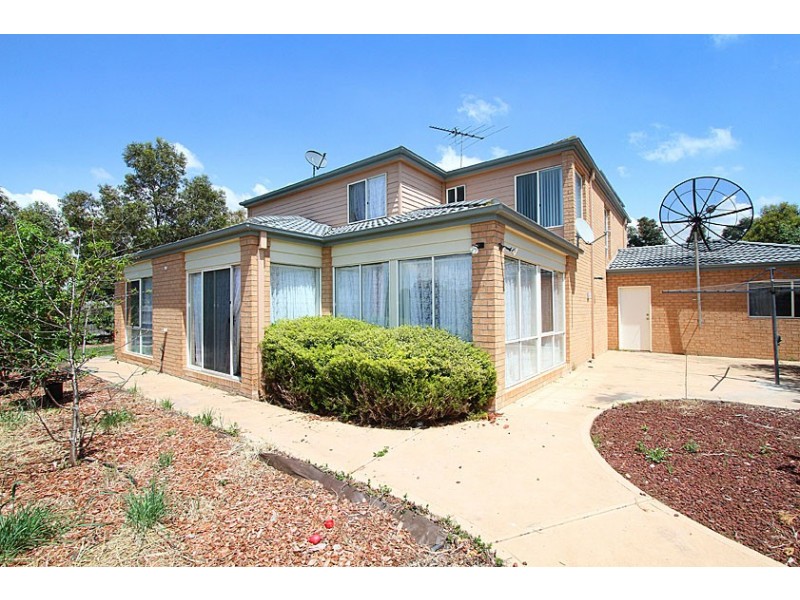 4 Rio Grande Drive, Roxburgh Park VIC 3064