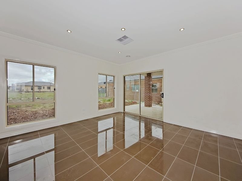 35 Moor Park Drive, Craigieburn VIC 3064