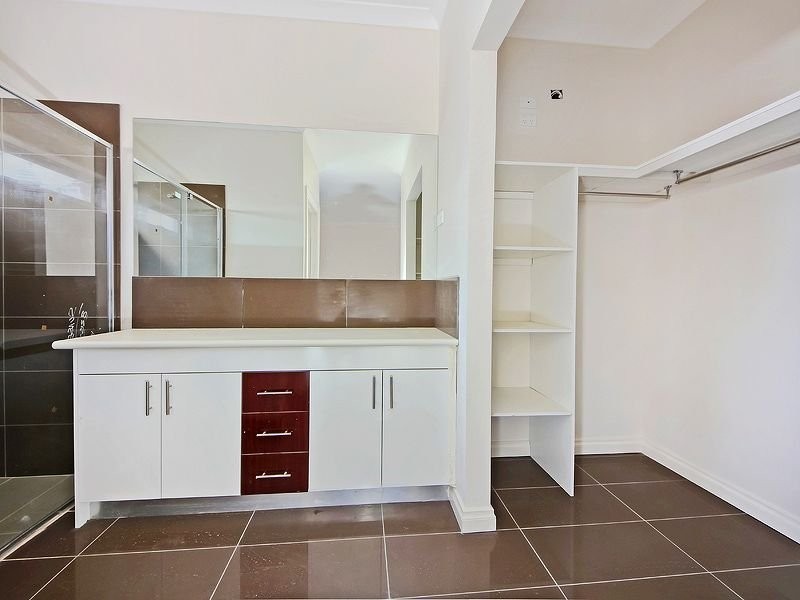 35 Moor Park Drive, Craigieburn VIC 3064