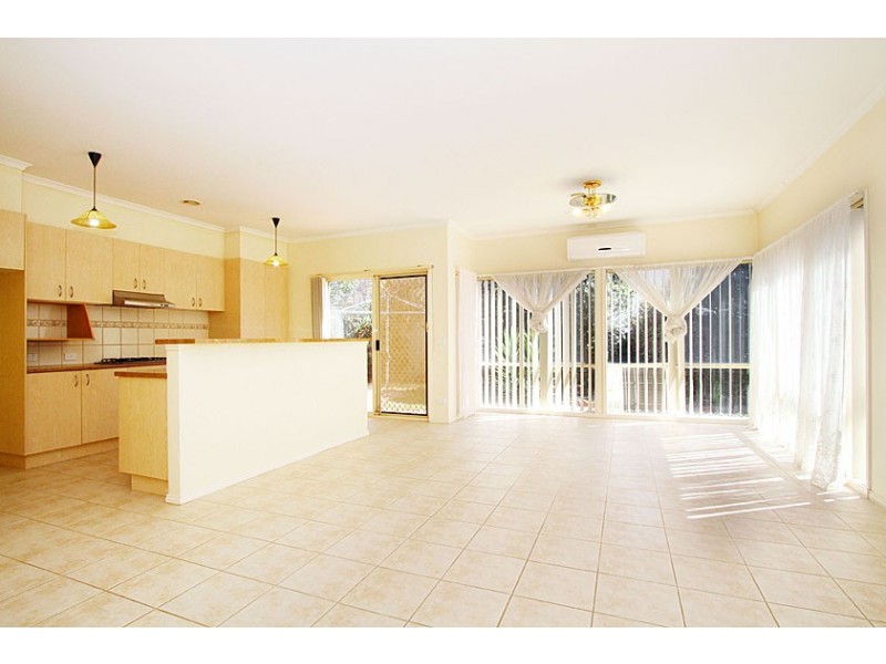 8 Gardenia Close, Craigieburn VIC 3064