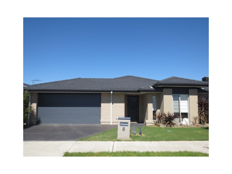 8 Birdswood Crescent, Craigieburn VIC 3064