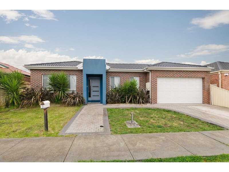 7 Yellowstone Court, Roxburgh Park VIC 3064