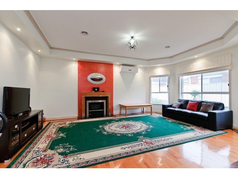 7 Yellowstone Court, Roxburgh Park VIC 3064