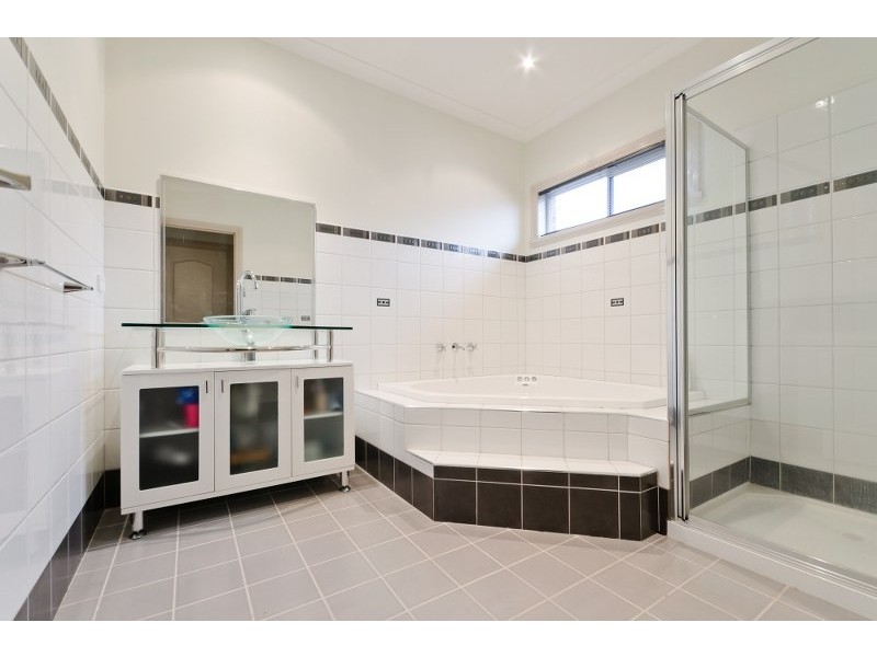 7 Yellowstone Court, Roxburgh Park VIC 3064