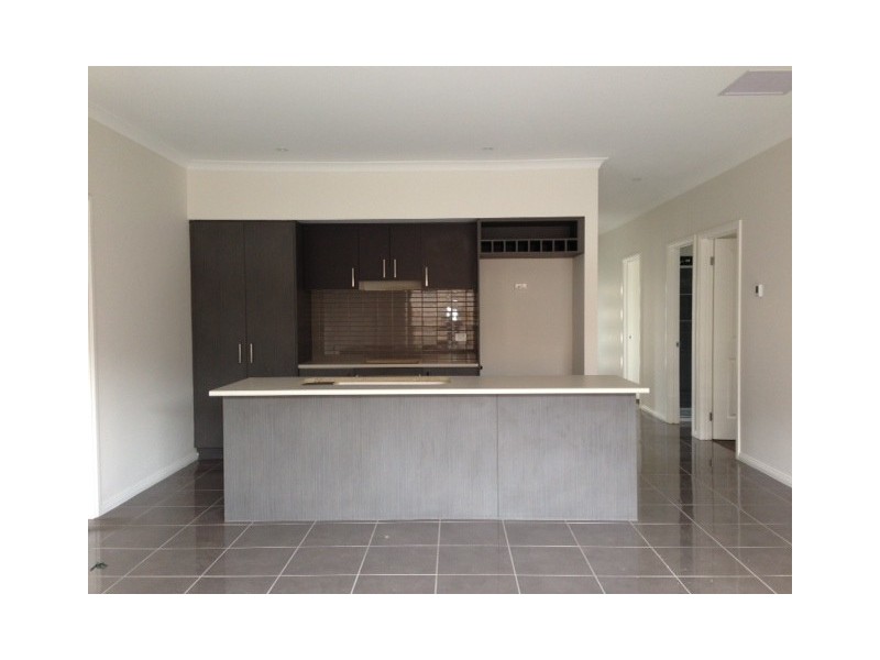 2 Pearl Drive, Craigieburn VIC 3064