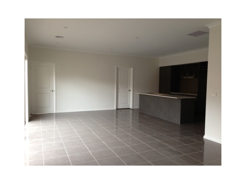 2 Pearl Drive, Craigieburn VIC 3064