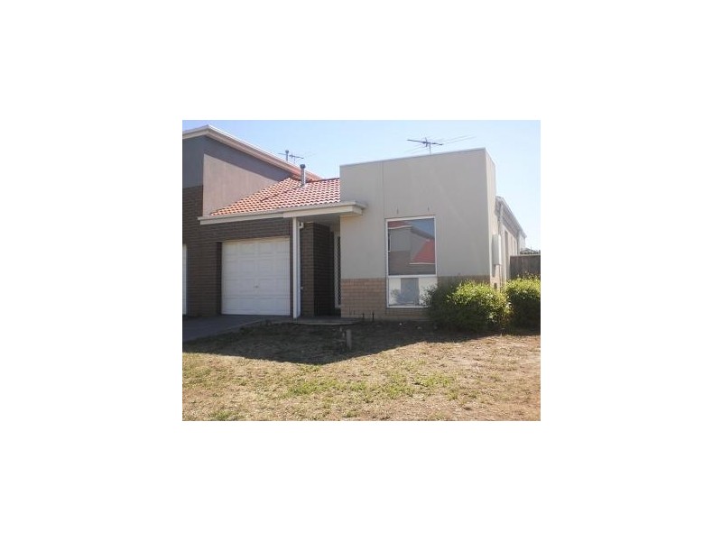 2 Brentwood Place, Roxburgh Park VIC 3064