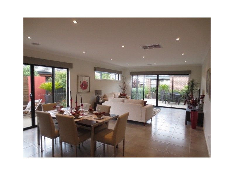 25 Bridgehaven Drive, Craigieburn VIC 3064