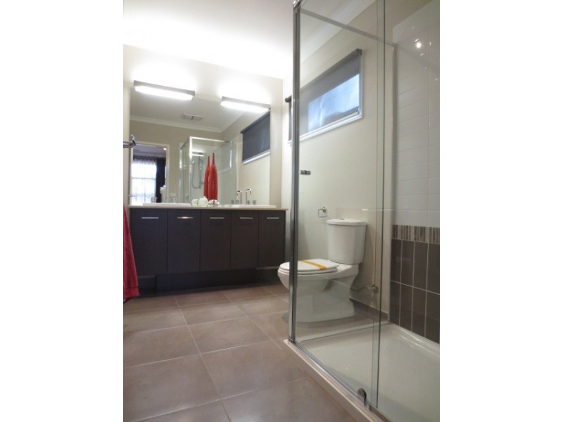 25 Bridgehaven Drive, Craigieburn VIC 3064