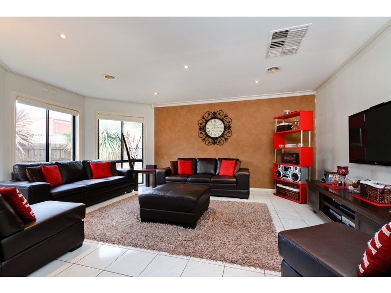 4 Stead Street, Roxburgh Park VIC 3064