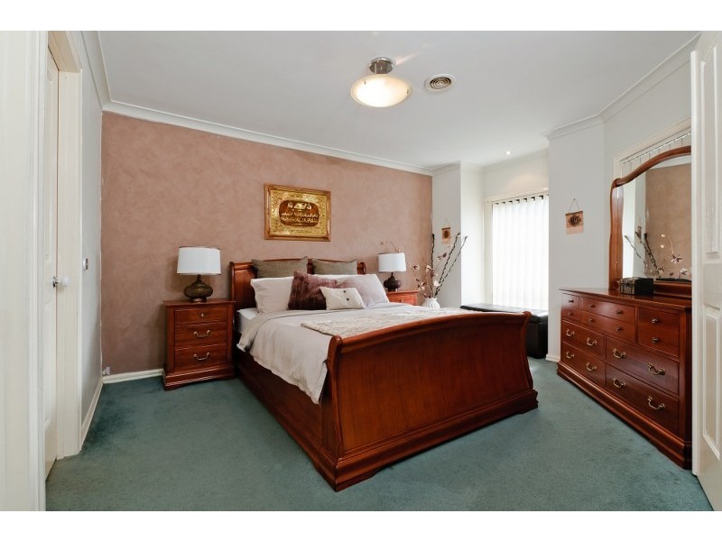 4 Stead Street, Roxburgh Park VIC 3064