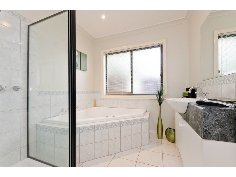 4 Stead Street, Roxburgh Park VIC 3064