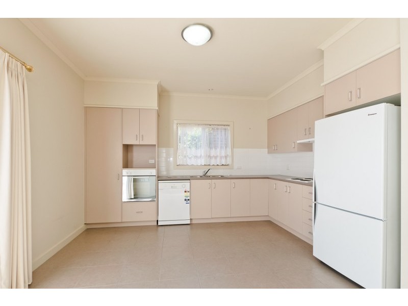 4 Decarla Crescent, Roxburgh Park VIC 3064