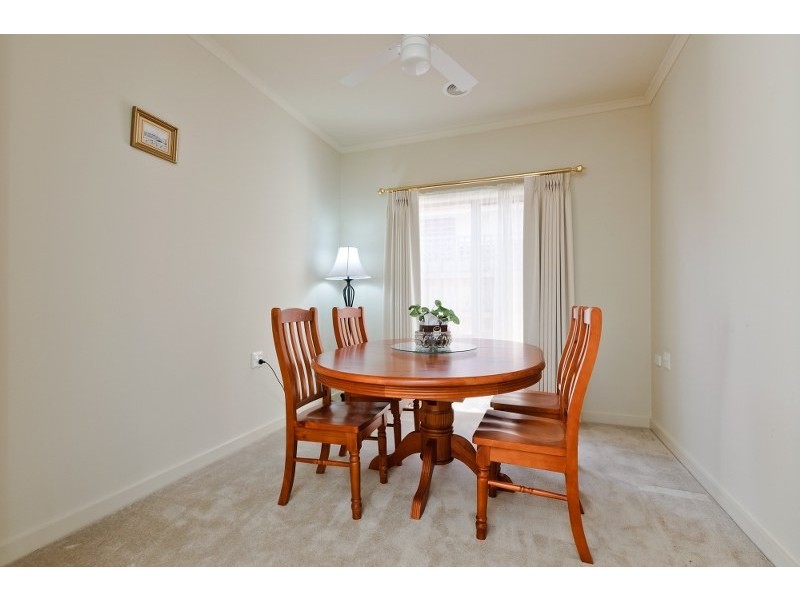 4 Decarla Crescent, Roxburgh Park VIC 3064