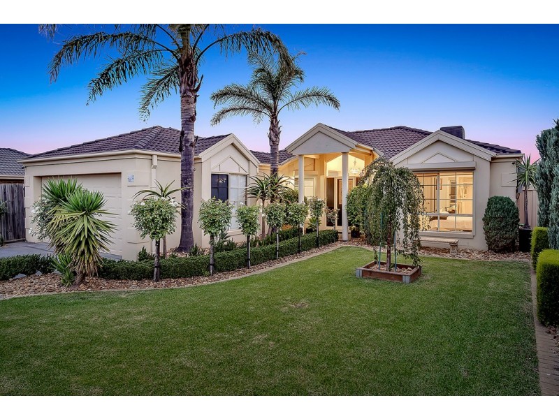 2 Bingin Place, Craigieburn VIC 3064