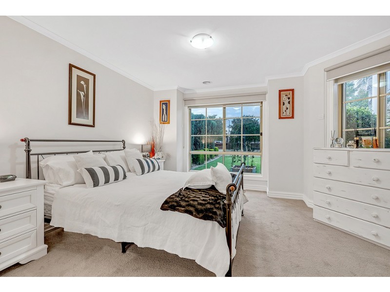 2 Bingin Place, Craigieburn VIC 3064