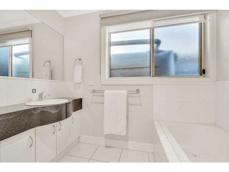 2 Bingin Place, Craigieburn VIC 3064