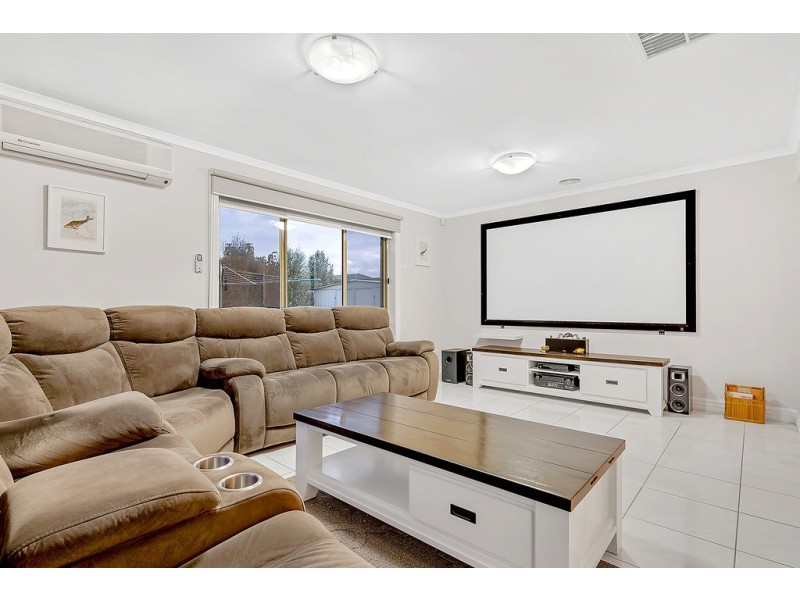 2 Bingin Place, Craigieburn VIC 3064