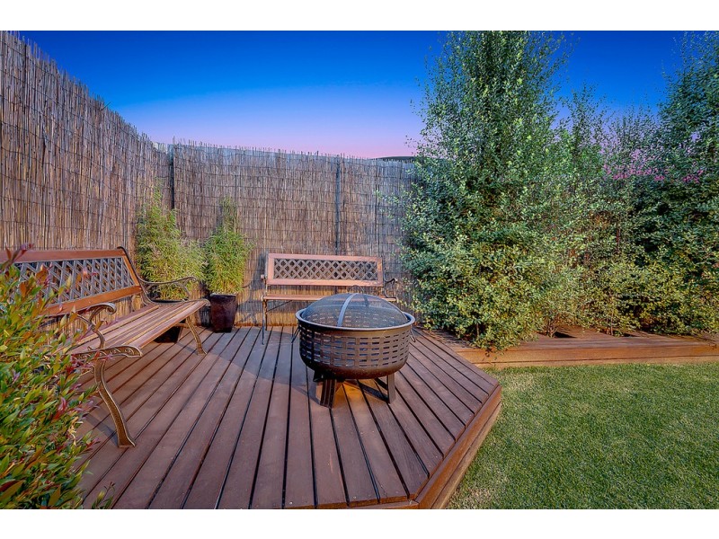 2 Bingin Place, Craigieburn VIC 3064