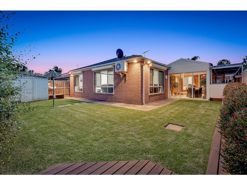 2 Bingin Place, Craigieburn VIC 3064
