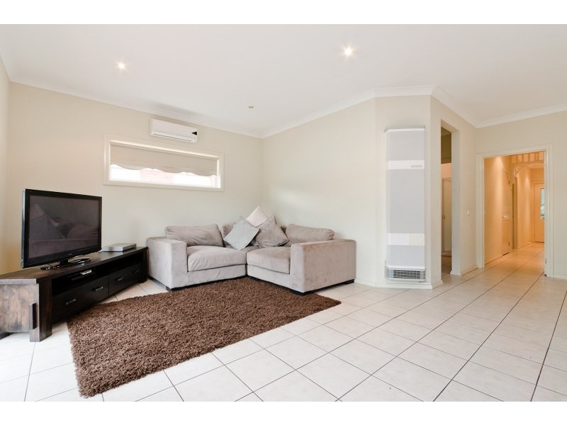 14 Long Island Circuit, Craigieburn VIC 3064