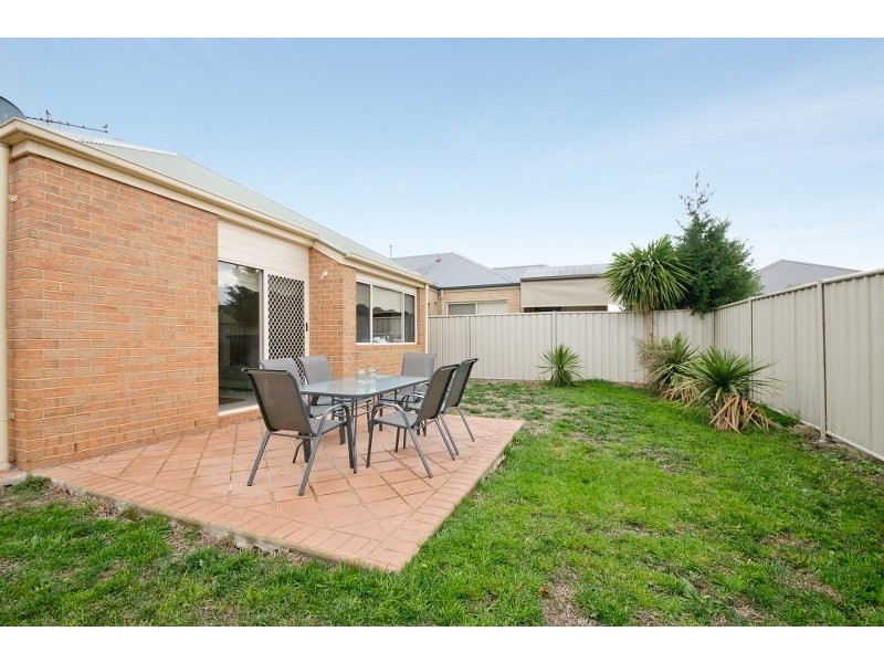 14 Long Island Circuit, Craigieburn VIC 3064