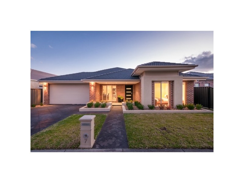 7 Markham Court, Roxburgh Park VIC 3064