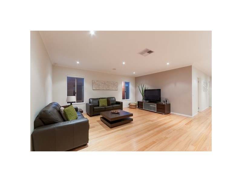 7 Markham Court, Roxburgh Park VIC 3064