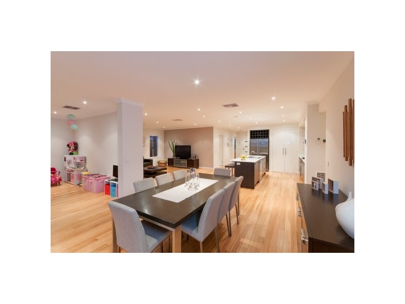 7 Markham Court, Roxburgh Park VIC 3064