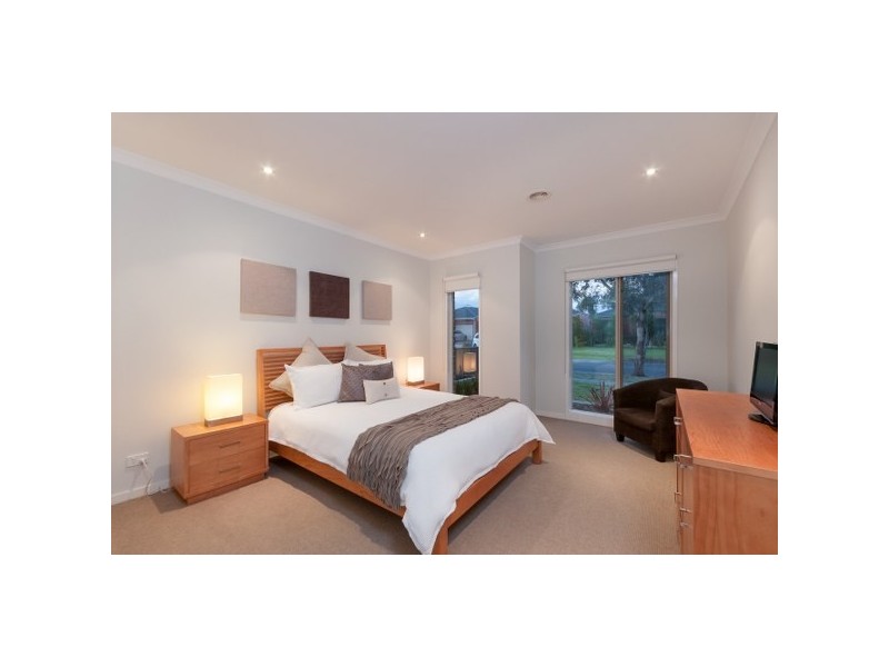 7 Markham Court, Roxburgh Park VIC 3064