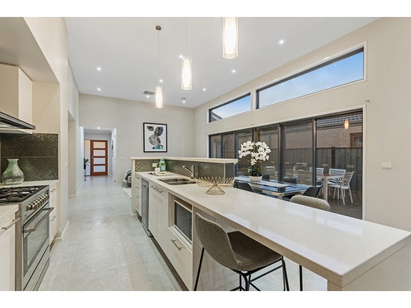 17 Black Wattle Road, Craigieburn VIC 3064