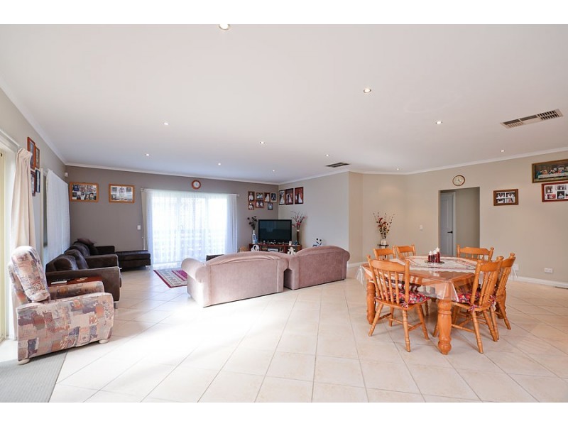 13 Consort Place, Craigieburn VIC 3064