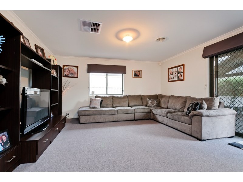 34 Long Island Circuit, Craigieburn VIC 3064