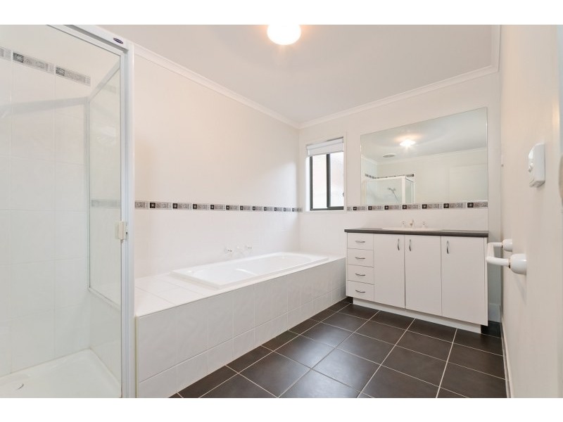 34 Long Island Circuit, Craigieburn VIC 3064