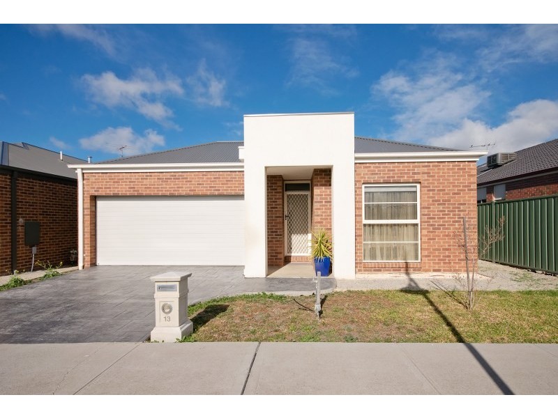 13 Basingstoke Retreat, Craigieburn VIC 3064