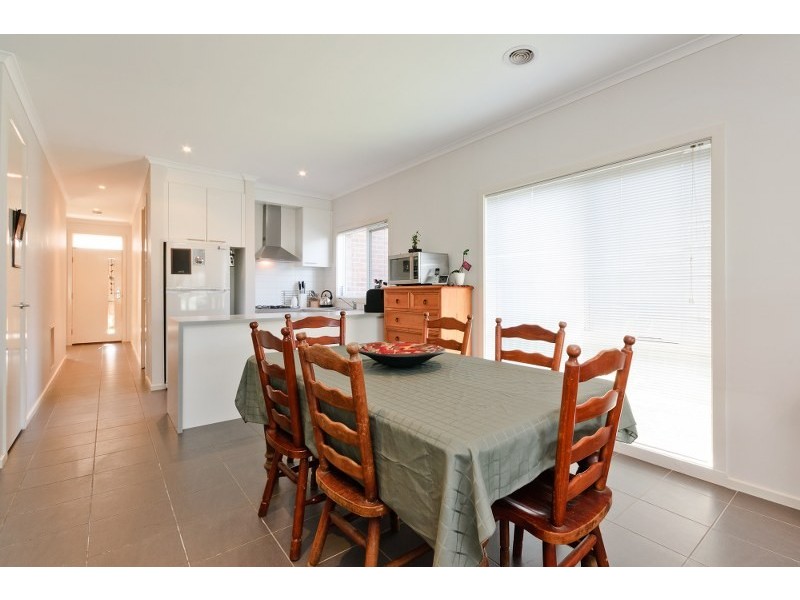 13 Basingstoke Retreat, Craigieburn VIC 3064