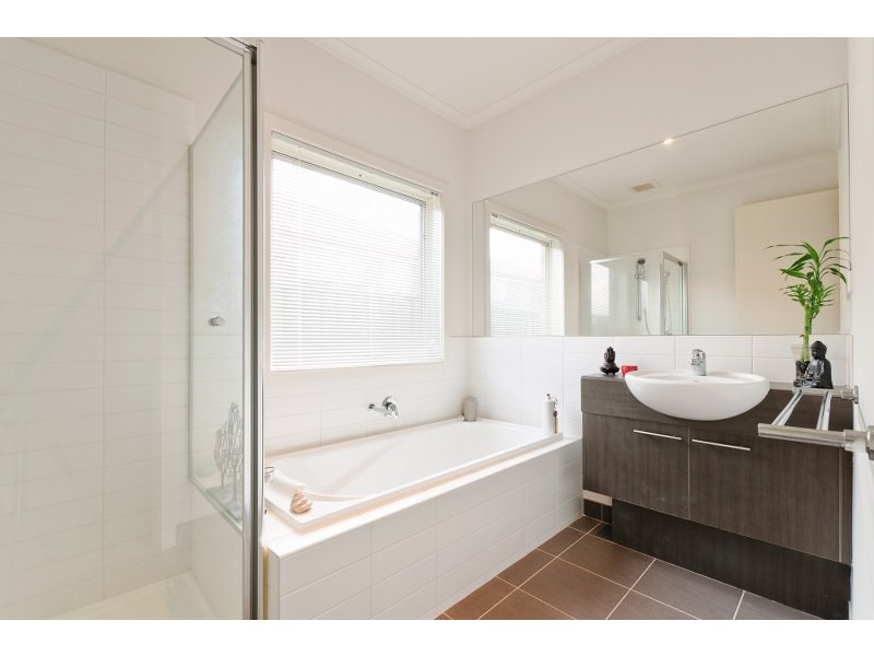 13 Basingstoke Retreat, Craigieburn VIC 3064