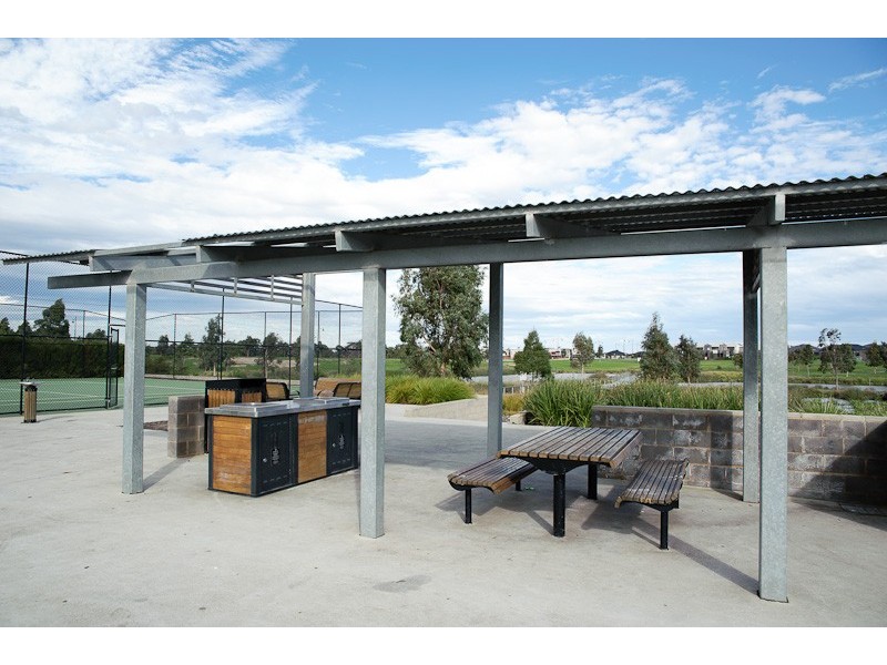 13 Basingstoke Retreat, Craigieburn VIC 3064